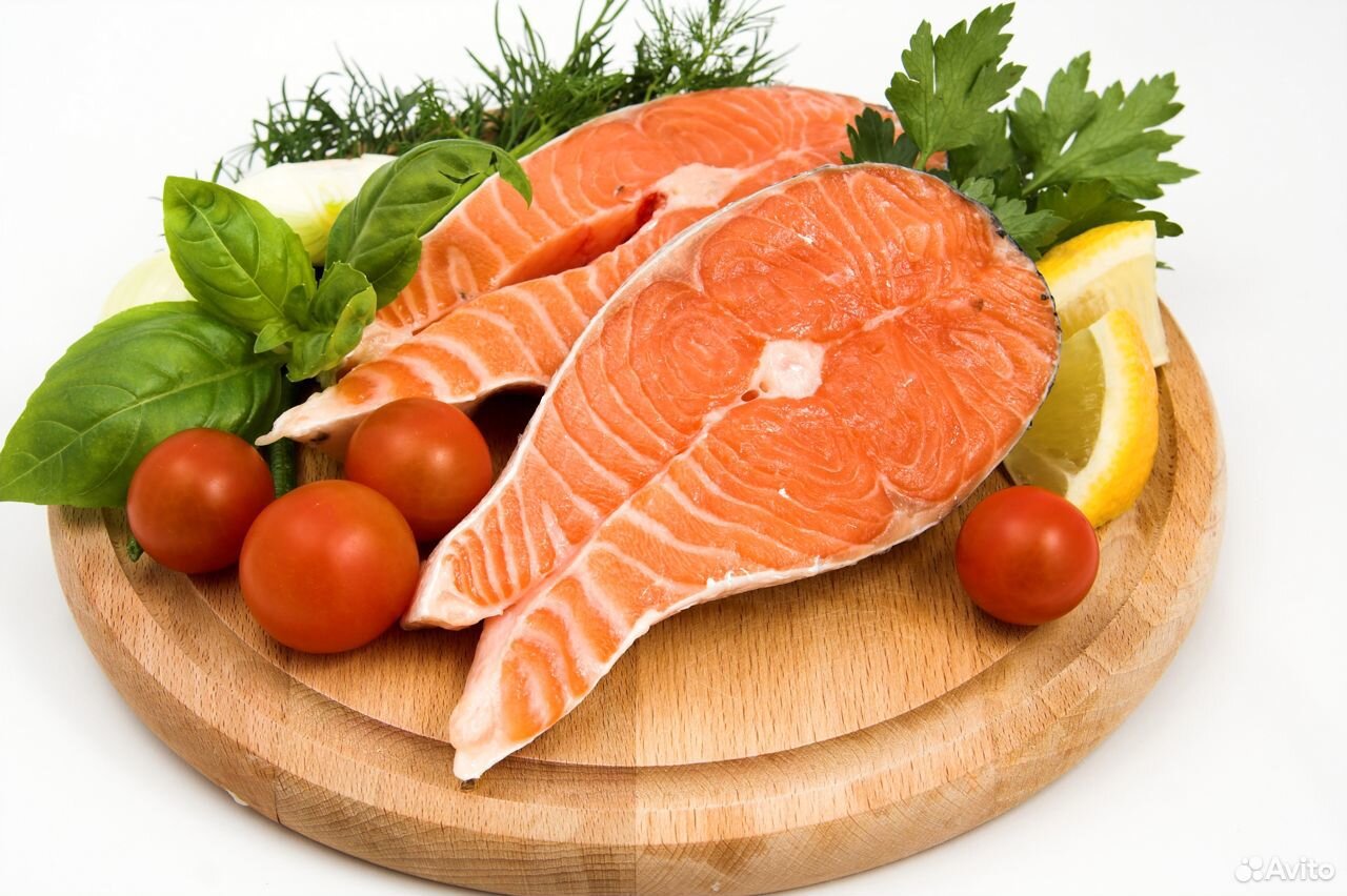 Блюдами из мяса рыбы овощей. Мясо рыба. Рыба. Красная рыба. Рыба на тарелке.