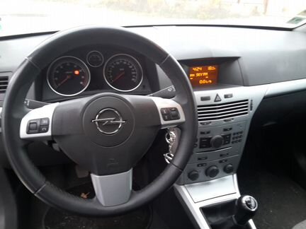 Opel Astra 1.6 МТ, 2011, седан