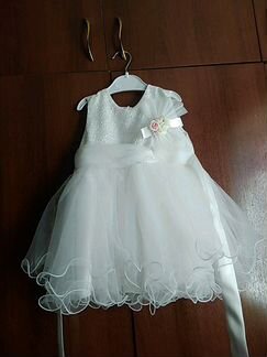 Красивое белое платье на девочку 1-2года