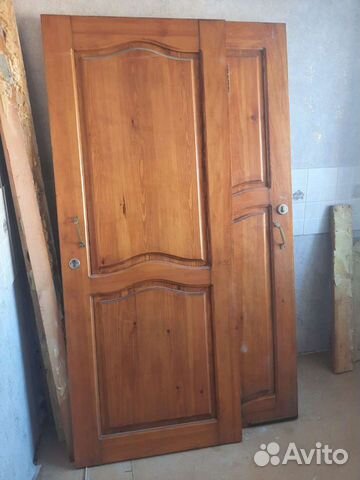 Дверь входная деревянная бу,лиственница