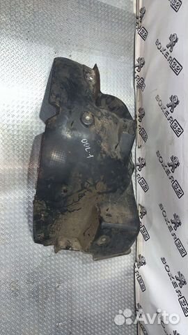 Подкрылок левый Renault Master III