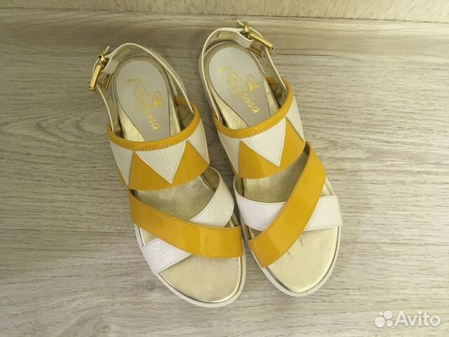 Босоножки новые Lestrosa