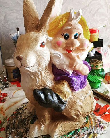 Гном на зайце из гипса