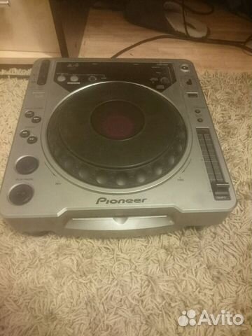 Pioneer CDJ - 800. Одна вертушка