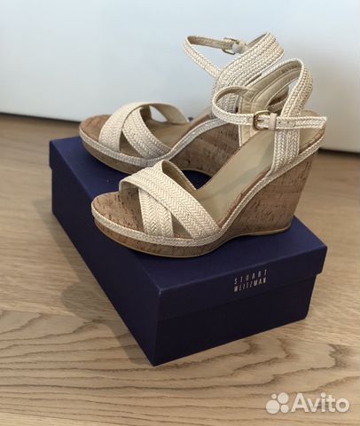 Босоножки бежевые Stuart Weitzman на платформе