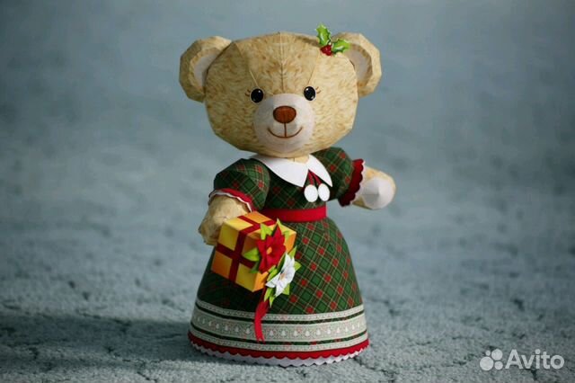Мишка Тедди из бумаги - медведица с подарком