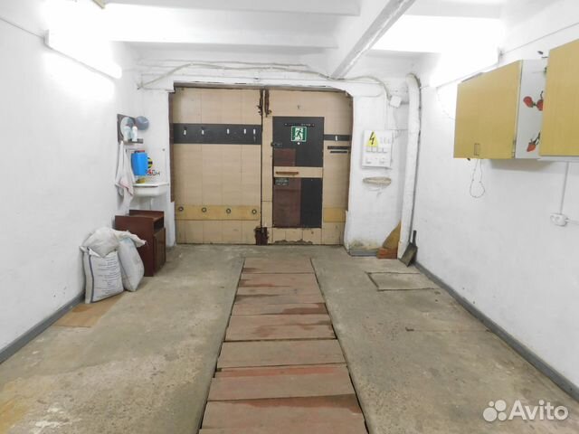 Гараж, > 30 м²