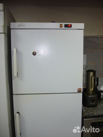 Комбинированный холодильный шкаф с морозилкой