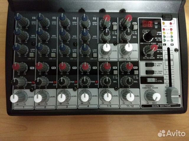 Микшерный пульт с эффектами Behringer Xenyx 1202FX