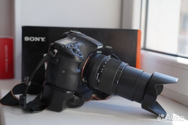 Sony Alpha 77M2 +Sony18-135+ Батарейный блок ручка