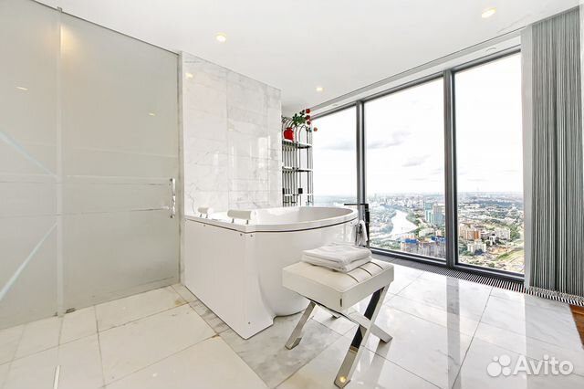 1-к квартира, 60 м², 63/84 эт.