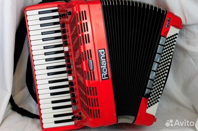 Продаю легендарный аккордеон Roland FR-7 red