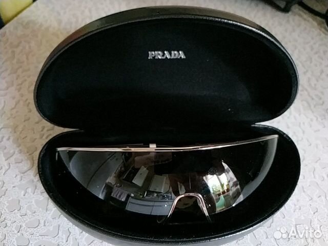 Солнцезащитные очки Prada