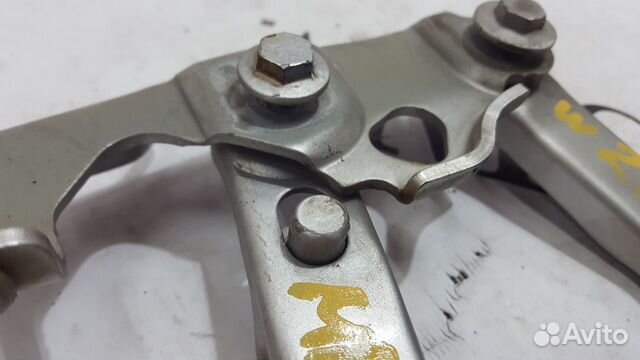 Петли капота на Mercedes-Benz W211,215,220,219 Петли капота на Mercedes-Benz W211,215,220,219