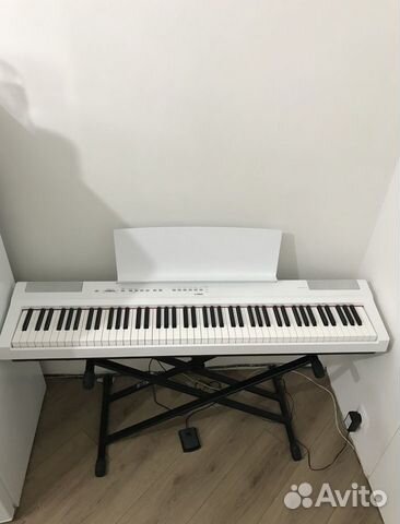 Пианино Yamaha P-125WH с подставкой