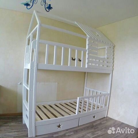 Двухъярусная кровать домик