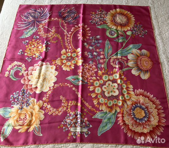 Платок Salvatore Ferragamo розовый цветы оригинал Платок Salvatore Ferragamo розовый цветы оригинал