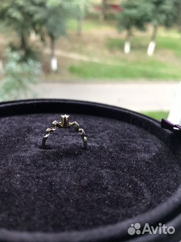 Золотое кольцо с бриллиантами Золотое кольцо с бриллиантами