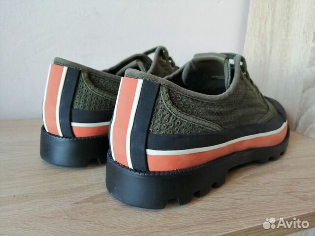 Сникерсы Valentino. Новые, оригинал. 42,5 раз Сникерсы Valentino. Новые, оригинал. 42,5 раз