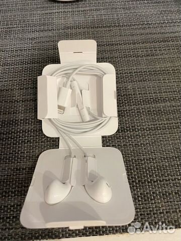 Гарнитура Apple EarPods с разъёмом Lightning