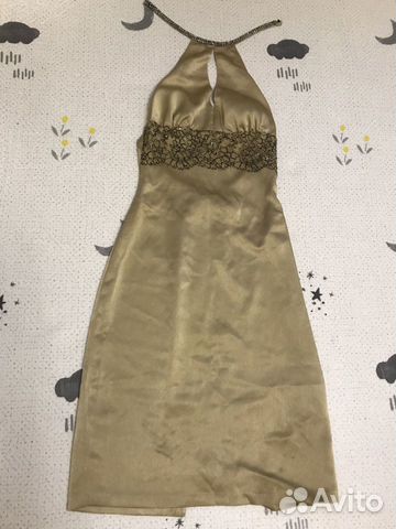 Платье с кружевом и открытой спиной Платье с кружевом и открытой спиной