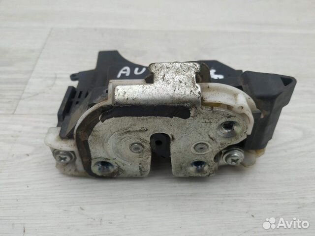 Замок задний правый MN145876 Mitsubishi Outlander