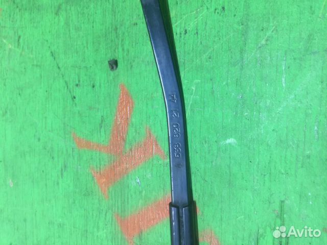 Поводок стеклоочистителя задний правый Mercedes