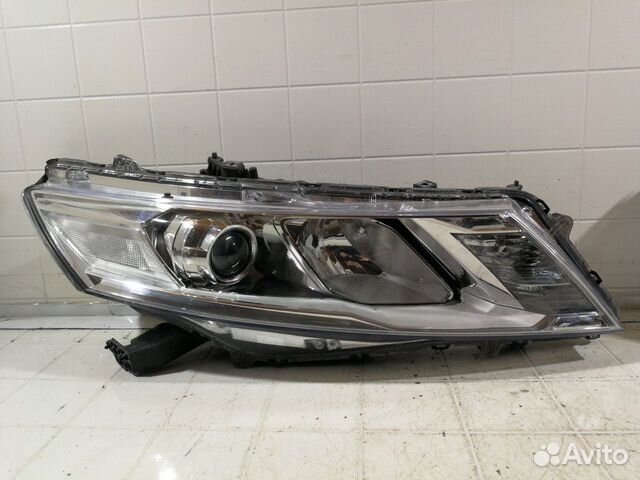 Фара Ксенон передняя правая Honda Crosstour 1 Фара Ксенон передняя правая Honda Crosstour 1