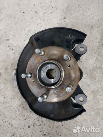 Поворотный кулак передний правый Honda Civic 4D FD Поворотный кулак передний правый Honda Civic 4D FD