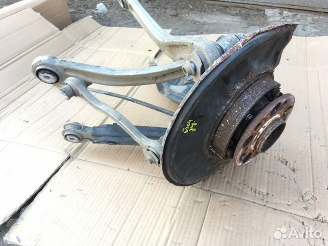 Кулак задний правый в сборе Mercedes W204 m272