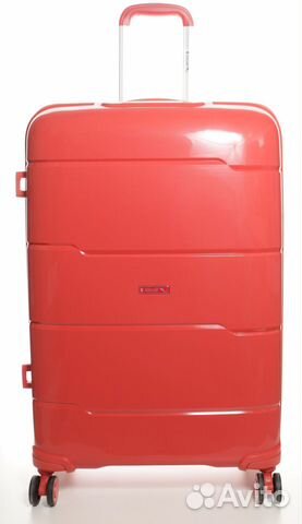 Чемодан пластиковый на колесах Чемодан пластиковый на колесах