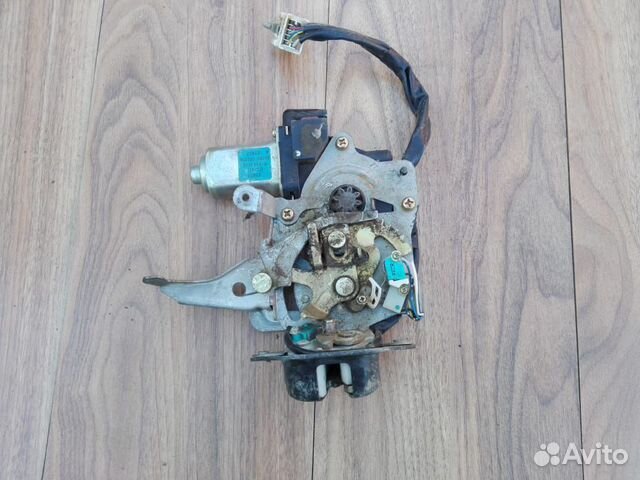 Замок крышки багажника Nissan Infiniti