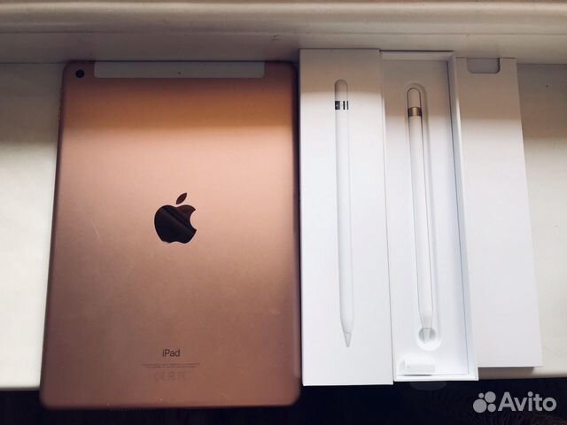 iPad (6th Generation) Wi-Fi + Cellular Gold 128 GB