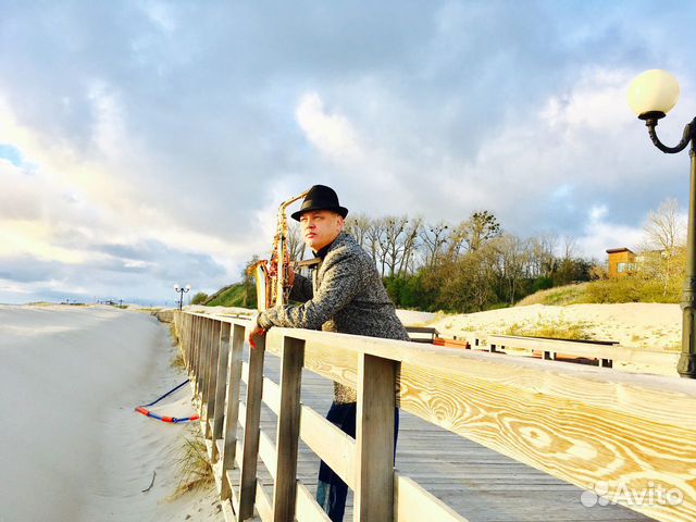 Саксофонист на праздник