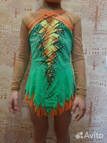 Купальник и мяч для художественной гимнастик