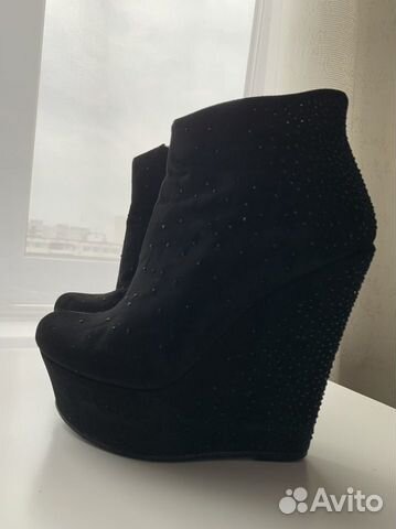 Ботильоны на танкетке