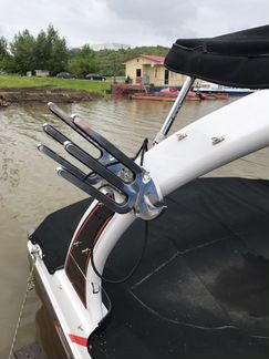 Держатель для водных лыж на катер