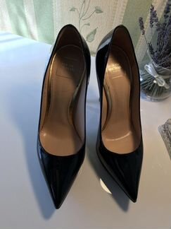 Чёрные лакированные туфли Louise Michail