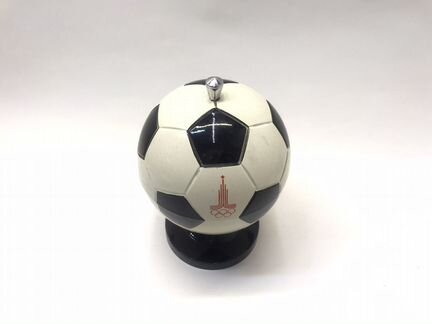 А1138 Сигаретница «Футбольный, олимпийский мяч», о