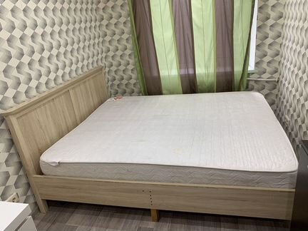 Кровать