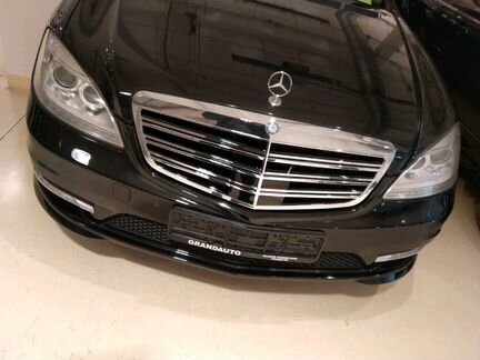 Решетка радиатора w221 новая AMG