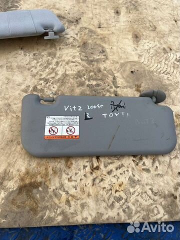 Солнцезащитный козырек левый Toyota Vitz