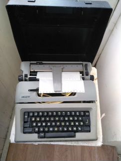 Портативная электрическая печатающая машинка