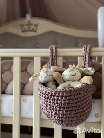 Вязаная корзина на детскую кроватку