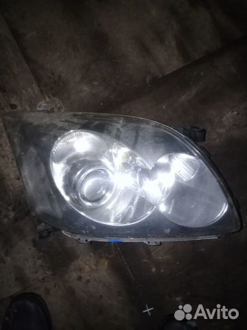 Фара R toyota avensis 250