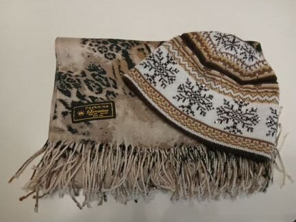 Шапка вязанная женская и шарф