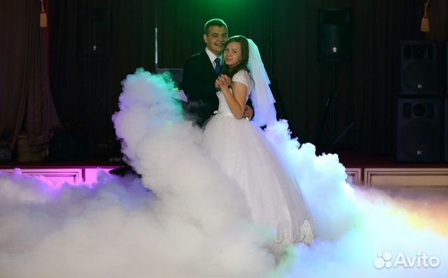 Тяжелый дым, дорожка из фонтанов, горящее сердце