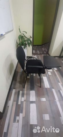 Стол для стула изо