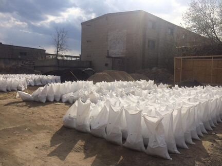 Чернозем и перегной конский в мешках