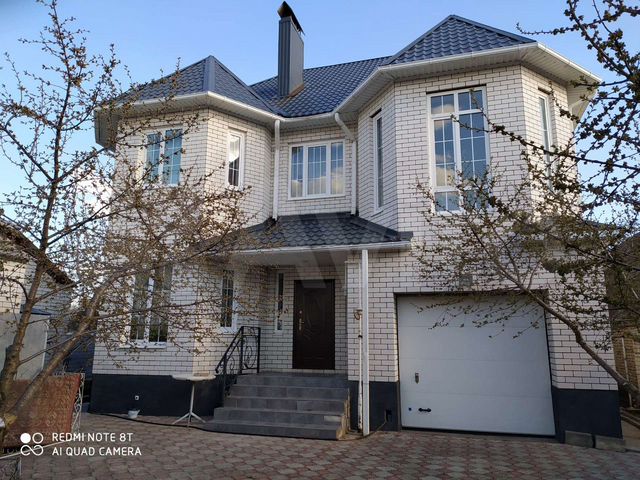 Коттедж 201,8 м² на участке 4 сот.